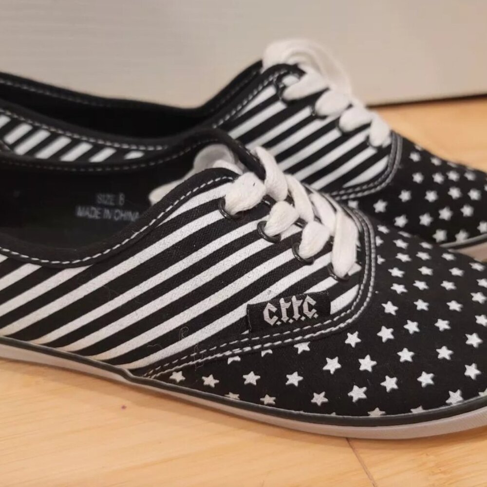 Cute to the Core Black & white stars stripes shoes sneaker lace up flats 8 - Picture 2 of 7